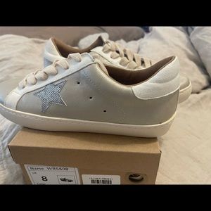 NWT Neutral and casual sneaker